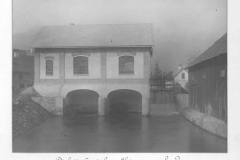 zentrale_unten_grau-min
